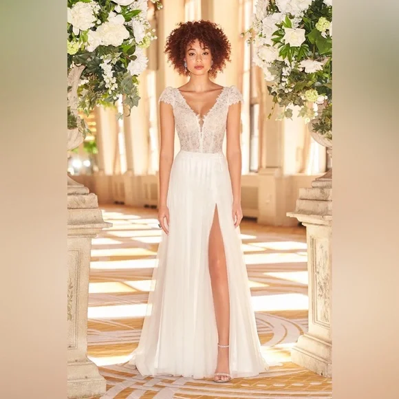 Mikaella Bridal Dresses | Mikaella Bridal Dress -style #2352 | Color: White | Size: 14 | Autumn_Samuels's Closet